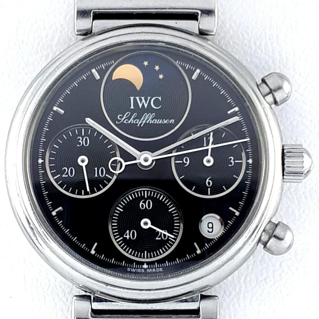 IWC - Schaffhausen Chronograph Date MoonPhase - Women -: Brand:IWC Model:Schaffhausen Chronograph Date MoonPhase Gender:Women Period:2011-present Movement:Quartz Case material:Steel Type:Chronograph wristwatch Shipped Insured:Yes Condition:Worn & in very go