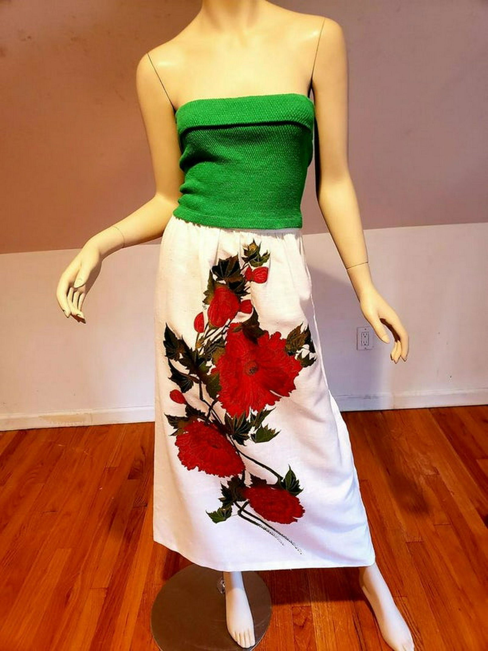 Vtg Alfred Shaheen Hawaiian hand painted floral linen: Stunning Alfred Shaheen skirt all hand painted by the Master. I included a 1970's Green Tube Top to go with it.; Label is missing but the skirt is signed and has The full name at the inside band in go