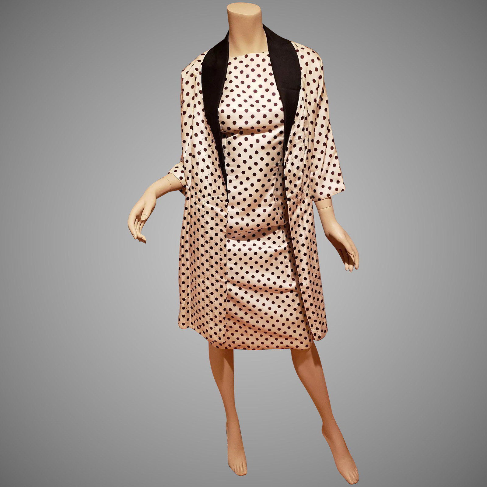 Lilli Diamond polka dot ensemble dress and long Jacket: Fabulous original Lilli Diamond double breasted 3/4 sleeve long jacket fully lined with black accent stitching down the front and perpendicular along bottom hem. Collar lapel is black A very Stunning 