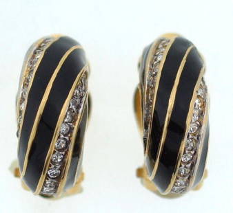 NINA RICCI GOLD VERMAIL ENAMEL CRYSTAL CLIP ON EARRINGS: N-JUT NINA RICCI GOLD VERMAIL ENAMEL CRYSTALS CLIP ON EARRINGS SIGNED CHIC & ELEGANT COSTUME JEWELRY WEIGHT: 17.4 G MEASURES: 7/8''X 3/8'' CLIP ON STAMPED: NINA RICCI The earrings are certainly