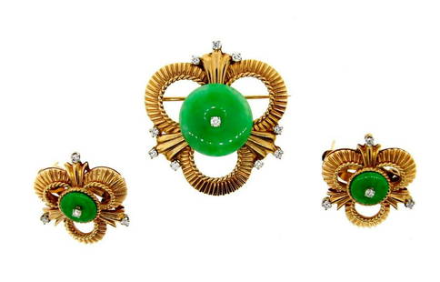 GORGEOUS Retro 14k Yellow Gold, Jade & Diamond Brooch &: DK Retro 14k Yellow Gold, Jade & Diamond Brooch & Earrings Set! This unique and wonderful set of brooch and earrings is one of a kind! It is retro and circa 1940. The weight of brooch is 17.4