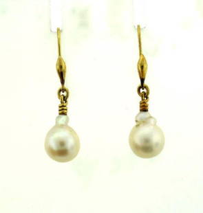 C.1990 18K YELLOW GOLD PEARL DANGLE EARRINGS ADORABLE: N-JUT C.1990 18K YELLOW GOLD PEARL DANGLE EARRINGS Style… Beauty… Elegance… This pair of stunning earrings is no exception and now you can have it at a fraction of the retail price! Don’t