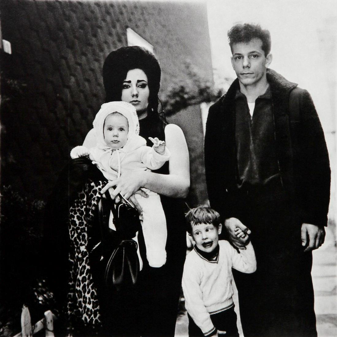 DIANE ARBUS - Young Family sunday outing New York 1966 (1 of 1)