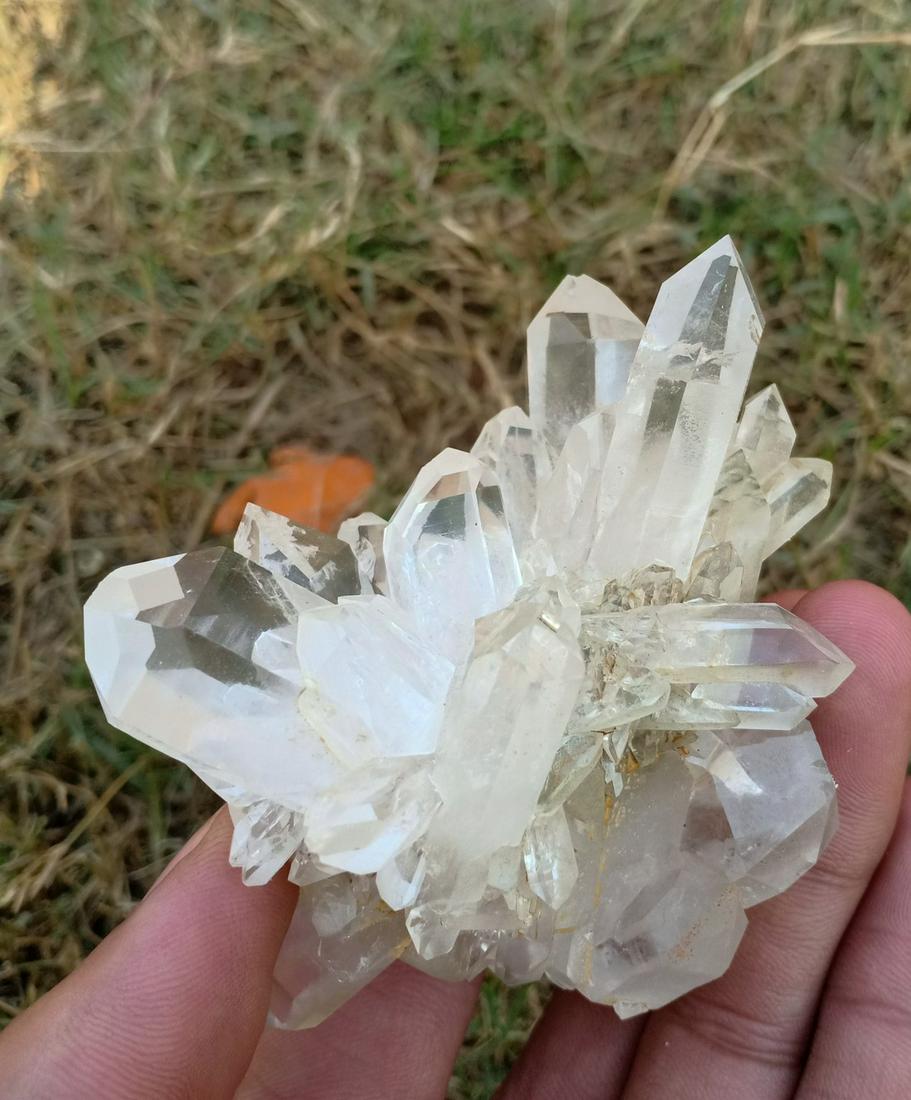 189 Gram Beautiful Perfact Natural Quartz Specimen: Title: 189 Gram Beautiful Perfact Natural Quartz Specimen Treatment: Natural Gemstone: Quartz Weight: 189 Gram Size/Dimensions: 76x65x38 mm Origin: Pakistan Reserve: $20.00 Shipping: Domestic: Flat-ra
