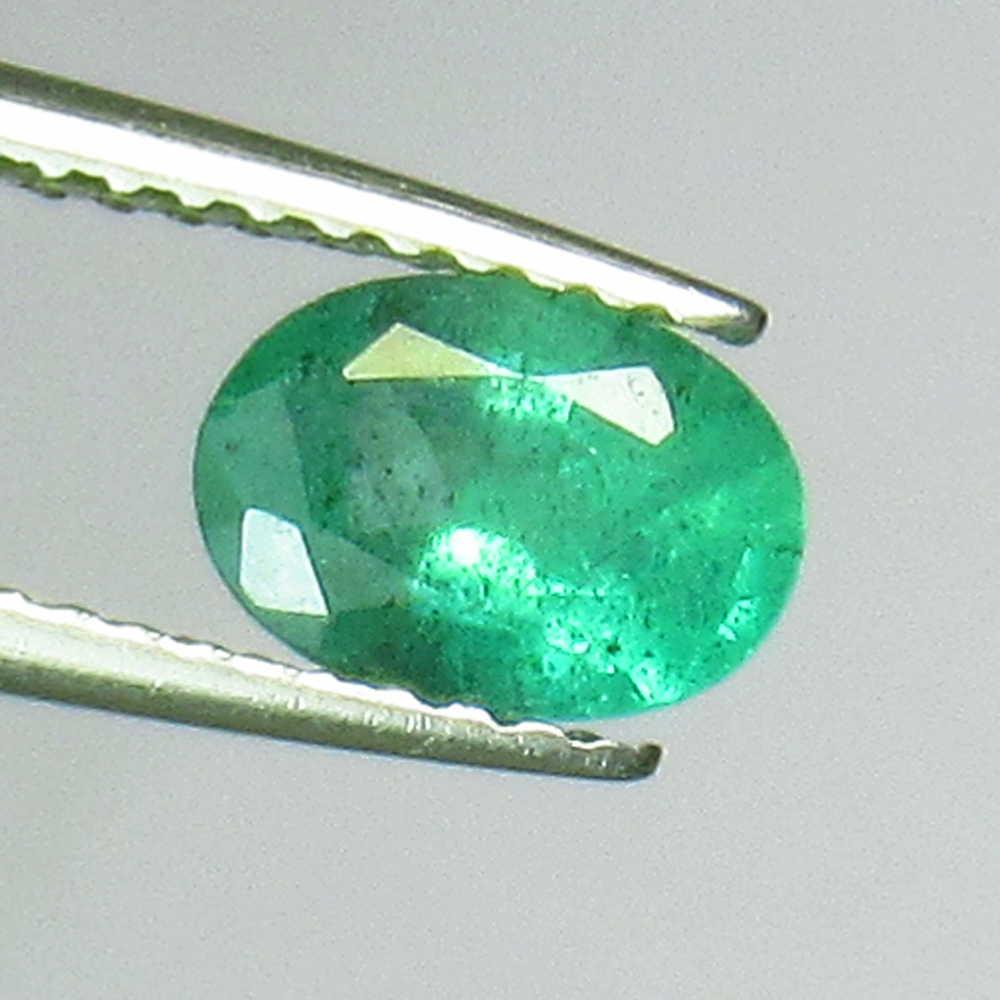0.77 Ct Genuine Zambian Emerald Oval Cut (1 of 3)