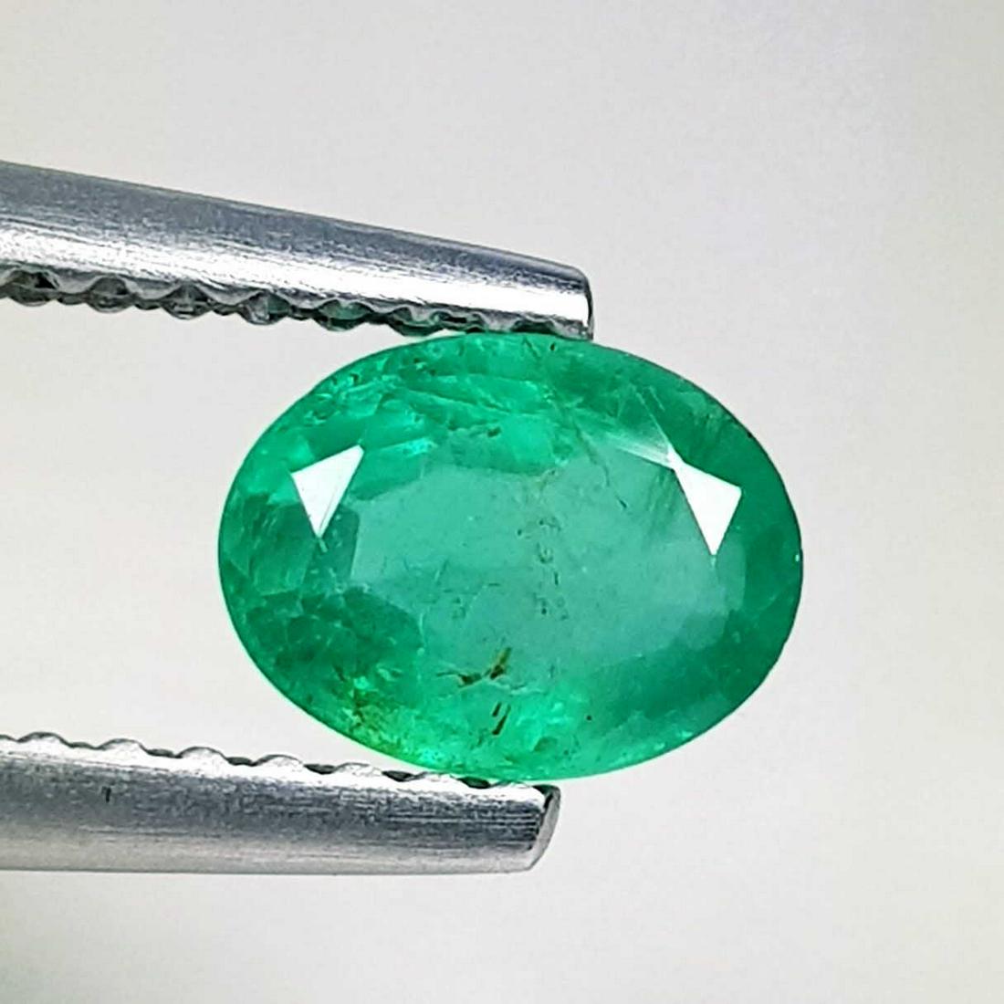 Natural Emerald Oval Cut 0.67 ct (1 of 5)