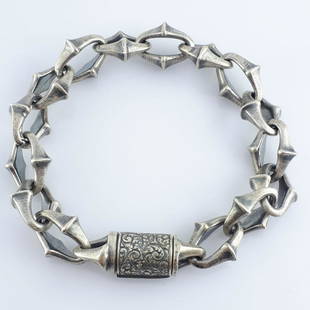 925 Sterling Silver - Bracelet: Bracelet Gender : Men/Women Material : 925 Sterling Silver Weight :1,95ozt. / 60,6gr Length :8,27inch / 21cm Width :0,43inch / 1,1cm Will be shipped with a gift box Item no:A137 Will be Shipped by UPS