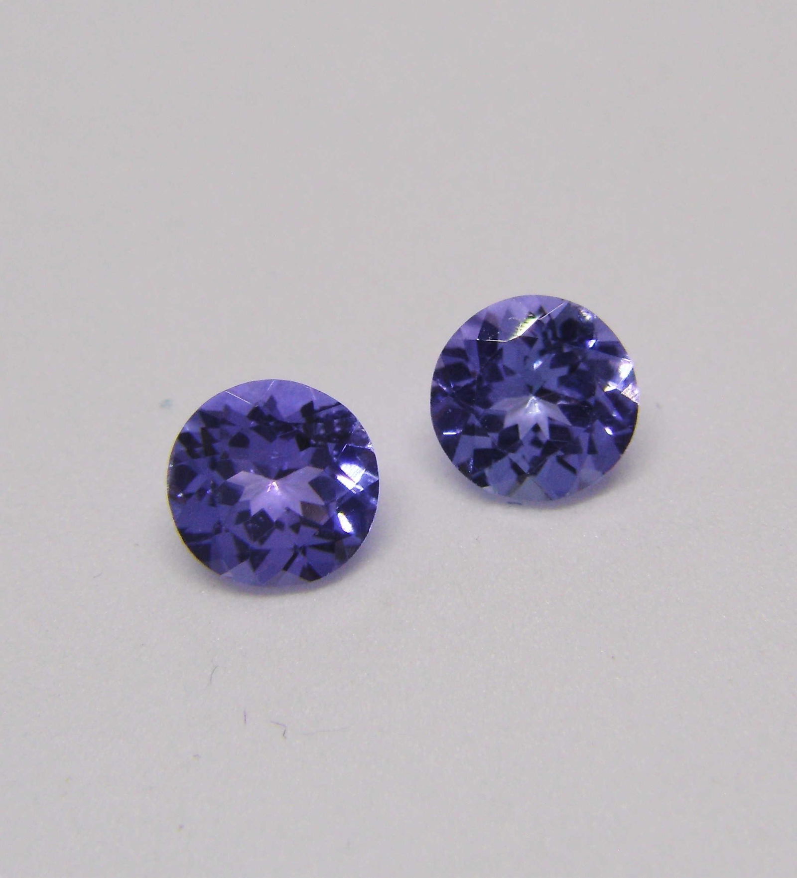 Tanzanite Round Pair - 0.95 ct (1 of 8)