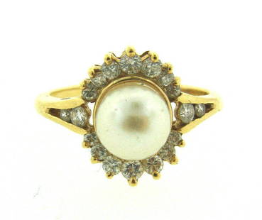 ADORABLE VINTAGE C1980 14K YELLOW GOLD DIAMOND PEARL: N-NOO C. 1980 VINTAGE 14K YELLOW GOLD DIAMOND PEARL RING SIZE: 6.5 WEIGHT: 3.8 G HEIGHT 1/2'' DIAMONDS ARE APPROX. 1.0 CTS PEARL 7 MM This piece is in VINTAGE GREAT condition. Reserve: $553.00 