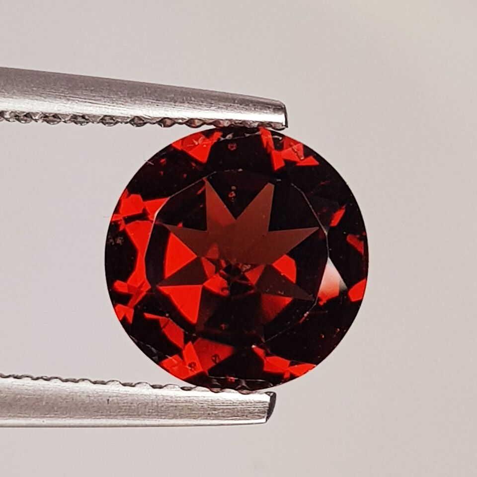 2.26 ct Natural Pyrope - Almandite Red Garnet (1 of 5)
