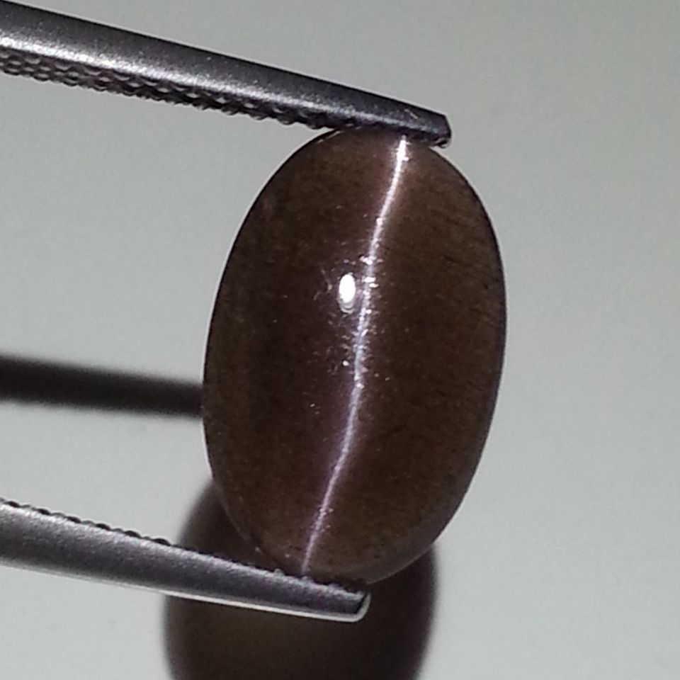 3.52 ct Natural Scapolite Cat's Eye: No Reserve! Title: 3.52 ct Natural Scapolite Cat's Eye Color/Clarity: Opaque Loosegemstone Carat Weights: $4 Size/Dimensions: 13.20 x 8.50 x 4.00 Additional Information: Oval - Africa Shipping: Worldw