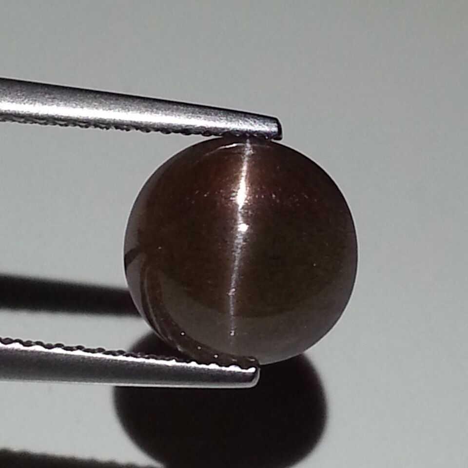 3.95 ct Natural Scapolite Cat's Eye: No Reserve! Title: 3.95 ct Natural Scapolite Cat's Eye Color/Clarity: Opaque Loosegemstone Carat Weights: $4 Size/Dimensions: 9.80 x 9.80 x 6.00 Additional Information: Round - Africa Shipping: Worldw