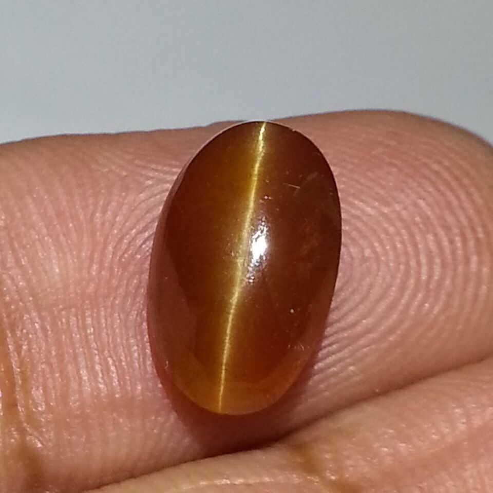 4.15 ct Natural Apatite cat's Eye: No Reserve! Title: 4.15 ct Natural Apatite cat's Eye Color/Clarity: Semi Transparent Loosegemstone Carat Weights: $4 Size/Dimensions: 11.70 x 7.40 x 5.30 Additional Information: Oval - Africa Shipping