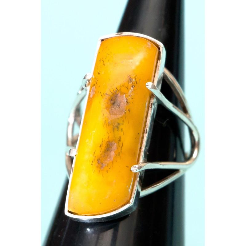 Silver ring with natural Baltic amber stamped 925 (1 of 8)