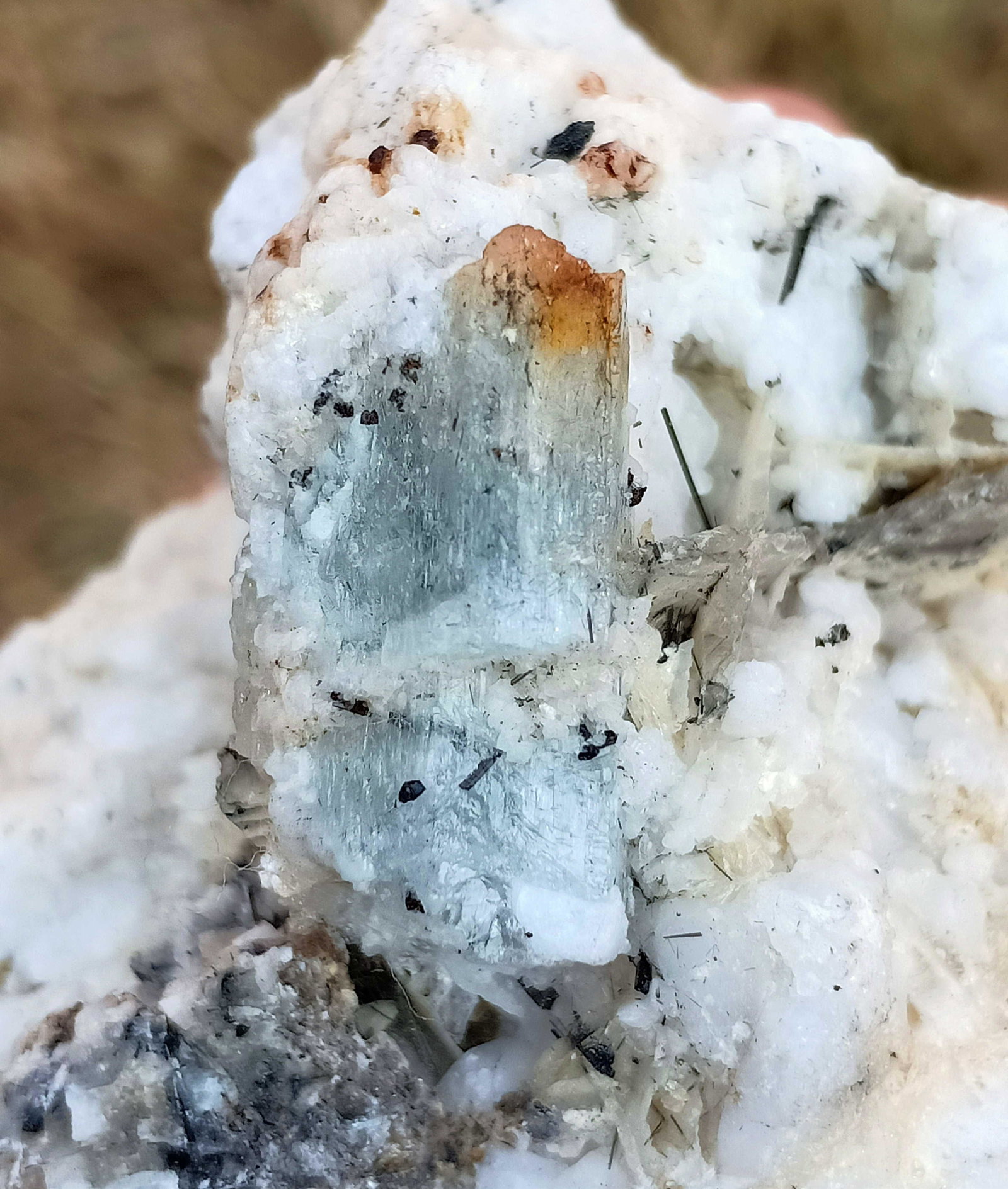 87 Gram Beautiful Natural Aquamarine Specimen: No Reserve! Title: 87 Gram Beautiful Natural Aquamarine Specimen Treatment: Natural Gemstone: Aquamarine Weight: 87 Gram Size/Dimensions: 53x50x40 mm Origin: Pakistan Shipping: Domestic: Flat-rate of 