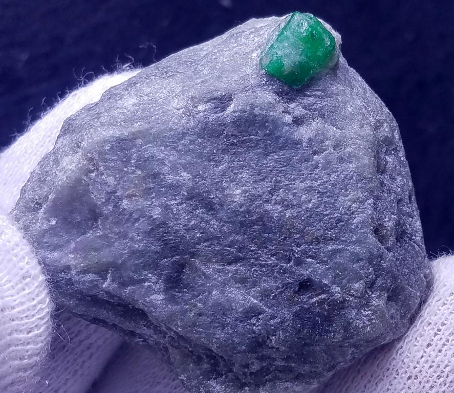 29 Grams Beautiful Emerald Specimen: Title: 29 Grams Beautiful Emerald Specimen Weight: 29 Grams Origin: Pakistan Materials: Specimen Size: 45x42x11 MM Additional Information: Treatment:Natural Reserve: $30.00 Shipping: Domestic: Fl