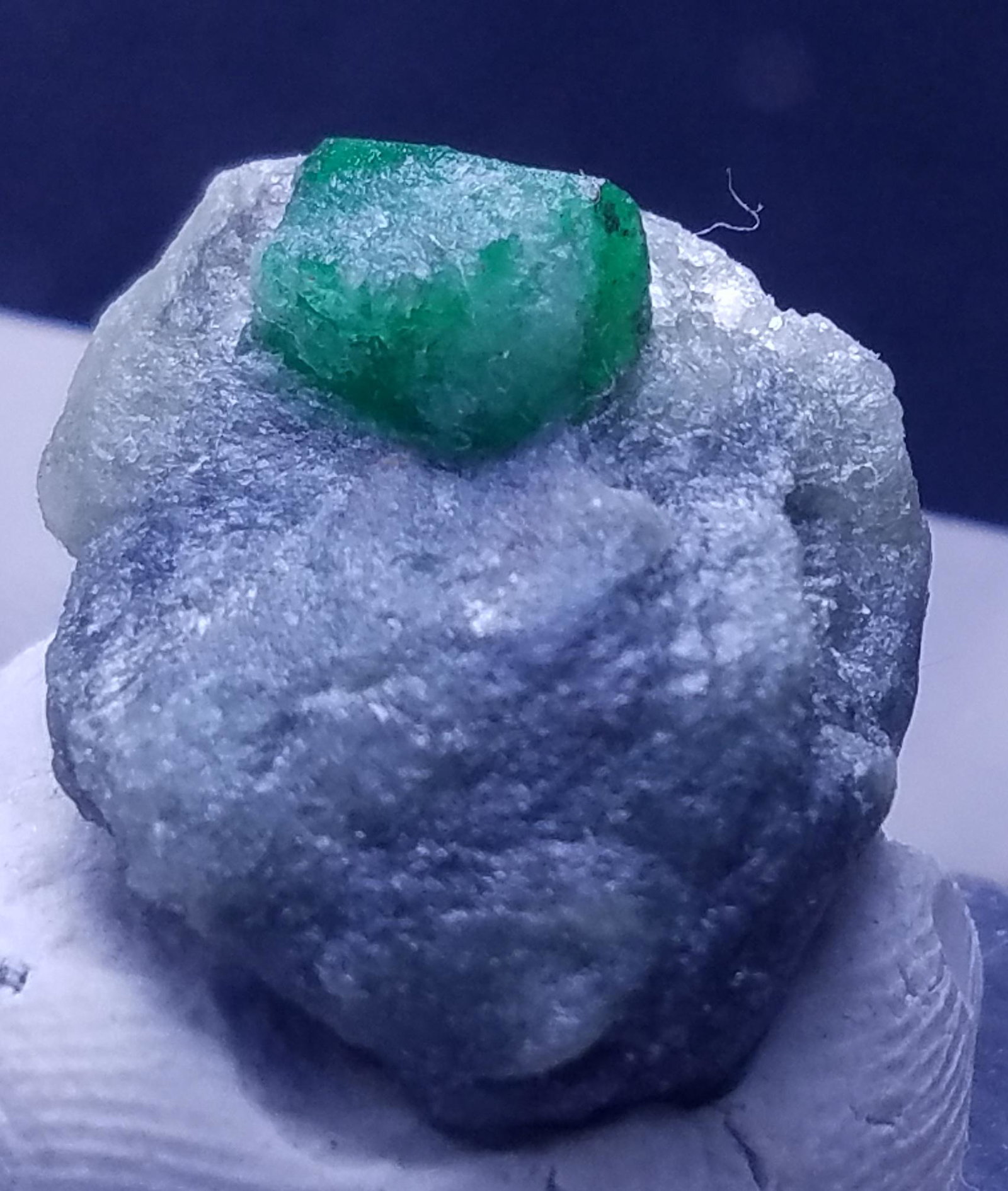 21 Carats Beautiful Emerald Specimen: No Reserve! Title: 21 Carats Beautiful Emerald Specimen Weight: 21 Carats Origin: Pakistan Materials: Specimen Size: 21x16x10 MM Additional Information: Treatment:Natural Shipping: Domestic: Flat-rat