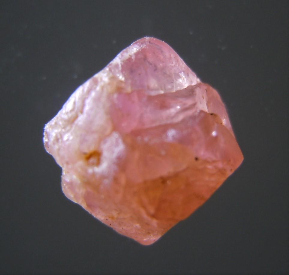 2.15 CT PINK SPINEL - UNTREATED GEMSTONE: Title: 2.15 CT PINK SPINEL - UNTREATED GEMSTONE Origin: Mogok Township, Mandalay Region, Myanmar Size: 0.6x0.55x0.5 cm / 0.43 gram Additional Information: pink spinel with crystalline faces Reserve: $