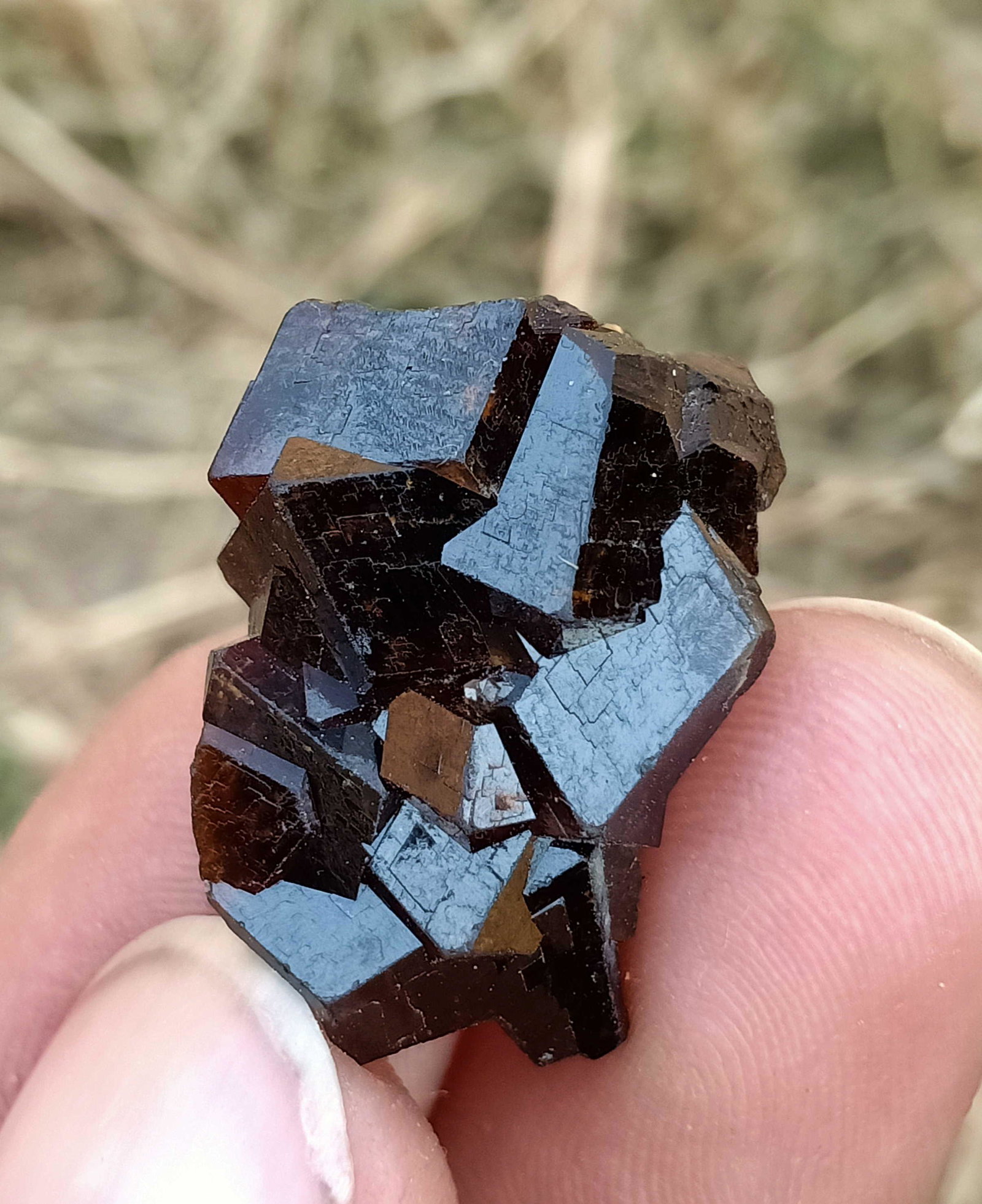 6 Gram Beautiful Natural Garnet Specimen: No Reserve! Title: 6 Gram Beautiful Natural Garnet Specimen Treatment: Natural Gemstone: Garnet Weight: 6 Gram Size/Dimensions: 22x15x11 mm Origin: Pakistan Shipping: Domestic: Flat-rate of $15.00 to 