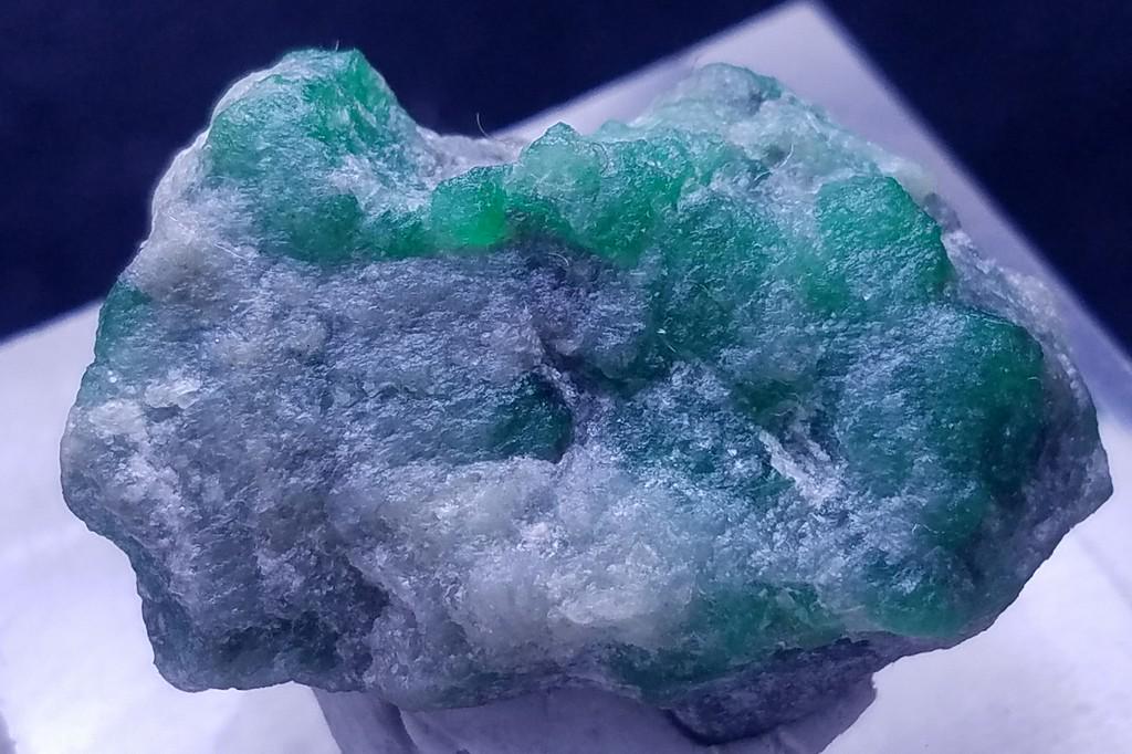 11 Grams Beautiful Emerald Specimen: No Reserve! Title: 11 Grams Beautiful Emerald Specimen Weight: 11 Grams Origin: Pakistan Materials: Specimen Size: 32x20x14 MM Additional Information: Treatment:Natural Shipping: Domestic: Flat-rate