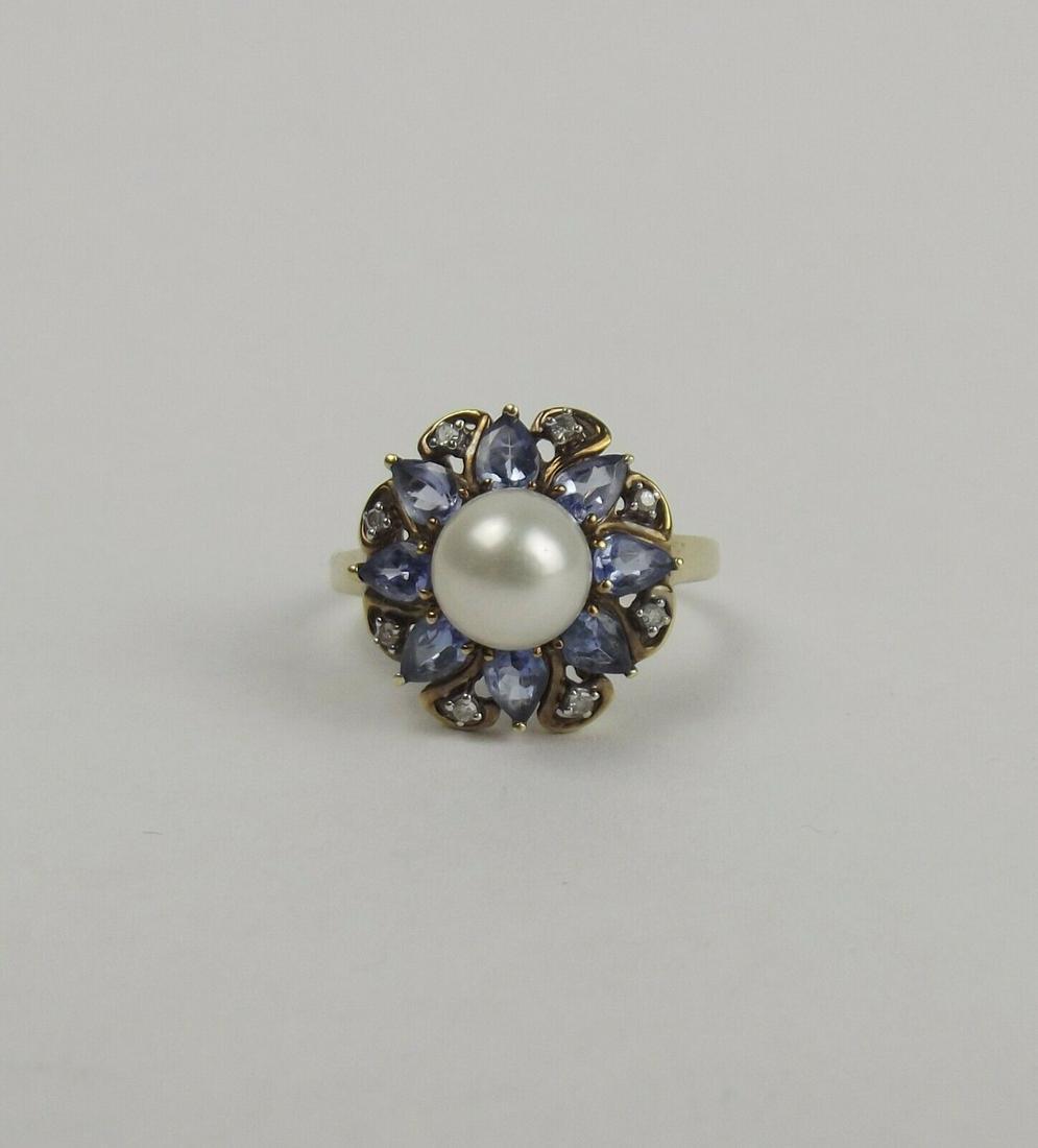9ct Yellow Gold Pearl, Iolite & Diamond Flower Head: ~ 9ct Yellow Gold Pearl, Iolite & Diamond Flower Head Ring UK Size P+ US 7 ¾ ~ A beautiful ring of 9ct gold set with a good sized pearl, 8 drop-cut iolites and 8 small round-cut diamonds. The stones 
