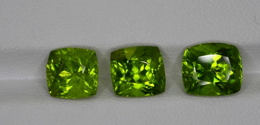 9.5 Carats Cushion Cut Peridot 3 Pieces: Title: 9.5 Carats Cushion Cut Peridot 3 Pieces Origin: Pakistan Gemstones: Peridot Carat Weights: 9.5 Carats Size/Dimensions: xxxxx Additional Information: Natural Reserve: $80.00 Shipping: Domes