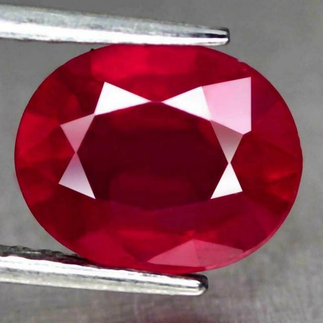 4,18 cts Natural Oval Blood Red ruby (1 of 3)