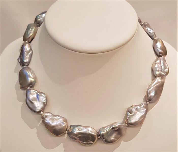 925 Silver - 17x20mm Grey Cultured Pearls - Necklace: This necklace is unique for its for its beautiful grey, rose and golden color shades and bright shine. Individualy knotted between each pearl for safety and comfort, the necklace is completed with an 