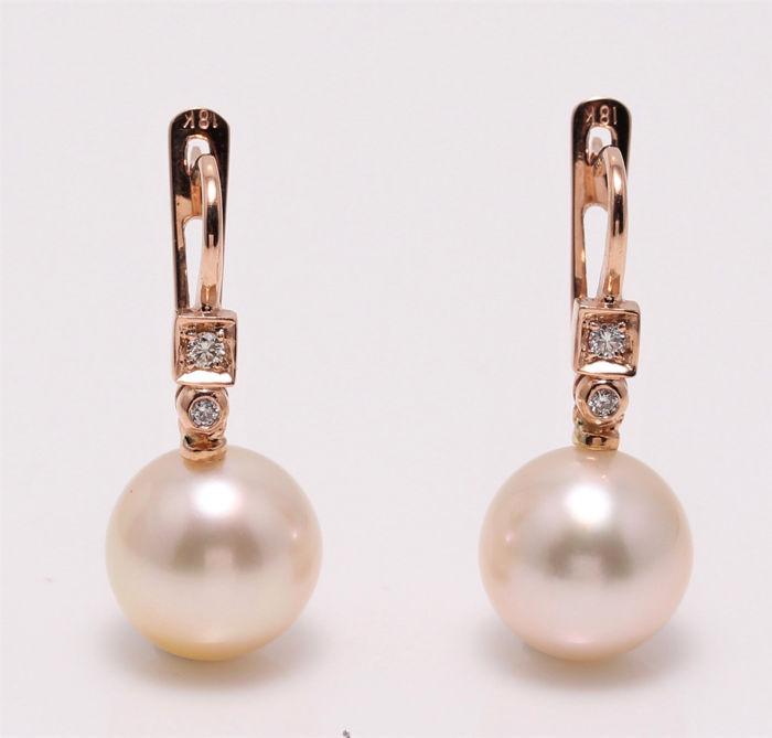 14 kt. Rose Gold- 10x11mm Champagne Golden South Sea: Produced by the gold-lipped Pinctada Maxima Oyster in the warm waters of Indonesia, these pearls have a natural magnificent champagne golden colour and look beautiful with the rose gold and diamonds. 