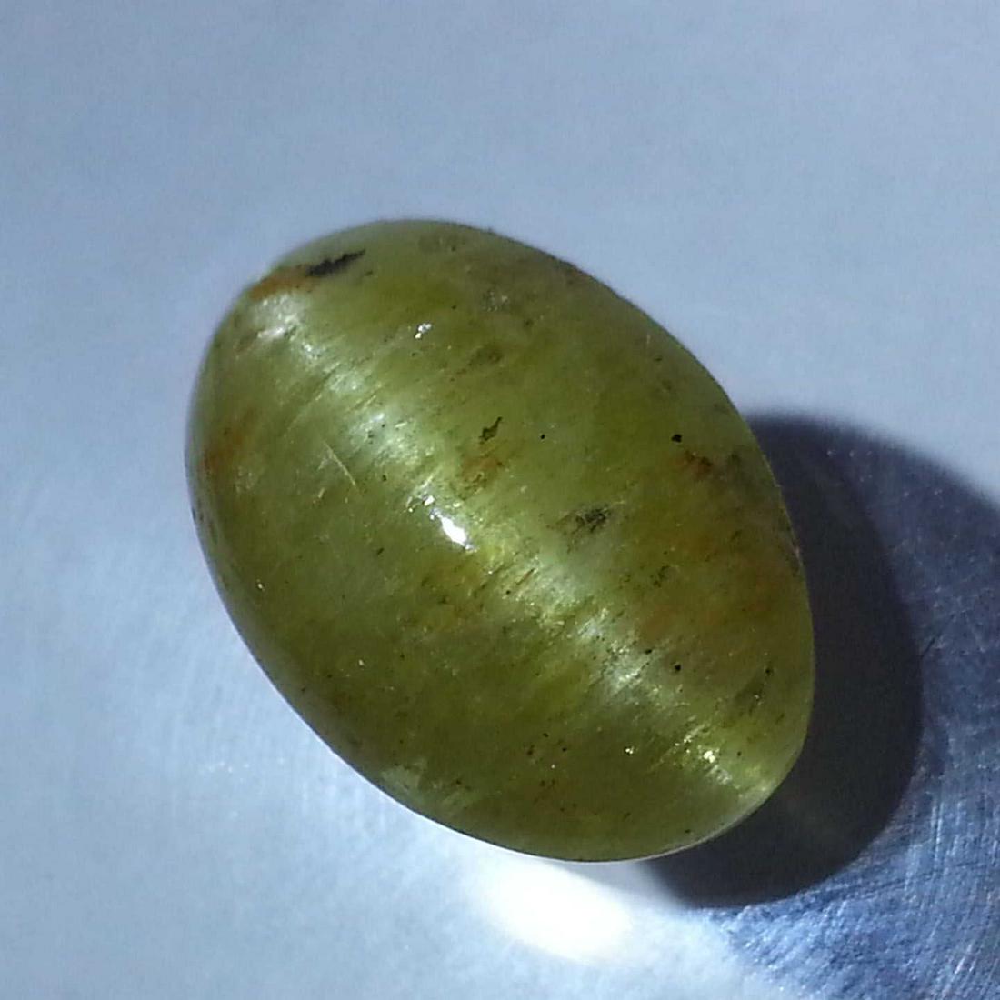 8.94 ct Natural Apatite cat's Eye: No Reserve! Title: 8.94 ct Natural Apatite cat's Eye Color/Clarity: Semi Transparent Gemstones: Loosegemstone Carat Weights: $9 Size/Dimensions: 14.70 x 10.00 x 7.60 Additional Information: Oval - Jha