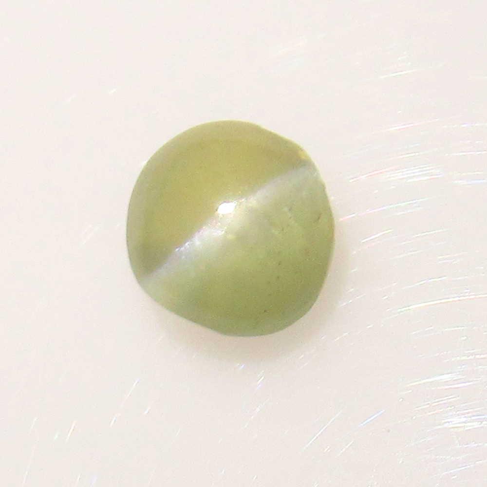 0.93 Ctw Natural Chrysoberyl Catseye Round Cab: No Reserve! Title: 0.93 Ctw Natural Chrysoberyl Catseye Round Cab Stone Clarity: Transparent Loose Gemstone: Chrysoberyl Catseye Carat Weights: 0.93 Size/Dimensions: 5.20 x 5.20 x 3.30 mm Good Quality