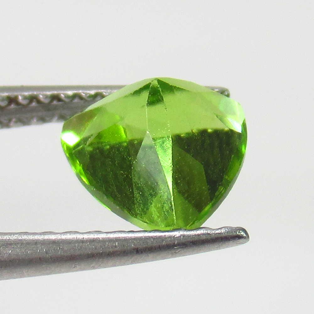 1.45 Ctw Natural Pakistan Peridot Trillion Cut: No Reserve! Title: 1.45 Ctw Natural Pakistan Peridot Trillion Cut Stone Clarity: VVS Loose Gemstone: Peridot Carat Weights: 1.45 Size/Dimensions: 7.10 x 7.00 x 5.00 mm Top Class Luster / Excellent Tri