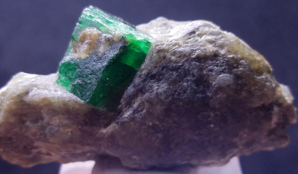 23 Grams Beautiful Emerald Specimen: Title: 23 Grams Beautiful Emerald Specimen Origin: Pakistan Weight: 23 Grams Size/Dimensions: 47x27x14 MM Additional Information: Natural Reserve: $30.00 Shipping: Domestic: Flat-rate of $15.00 to an