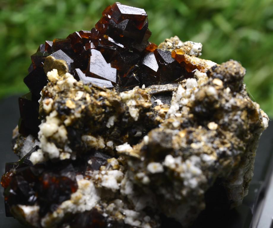 75 Grams Beautiful Cubic Garnet Specimen: Title: 75 Grams Beautiful Cubic Garnet Specimen Origin: Pakistan Weight: 75 Grams Size/Dimensions: 50x44x38 MM Additional Information: Natural Reserve: $30.00 Shipping: Domestic: Flat-rate of $15.00