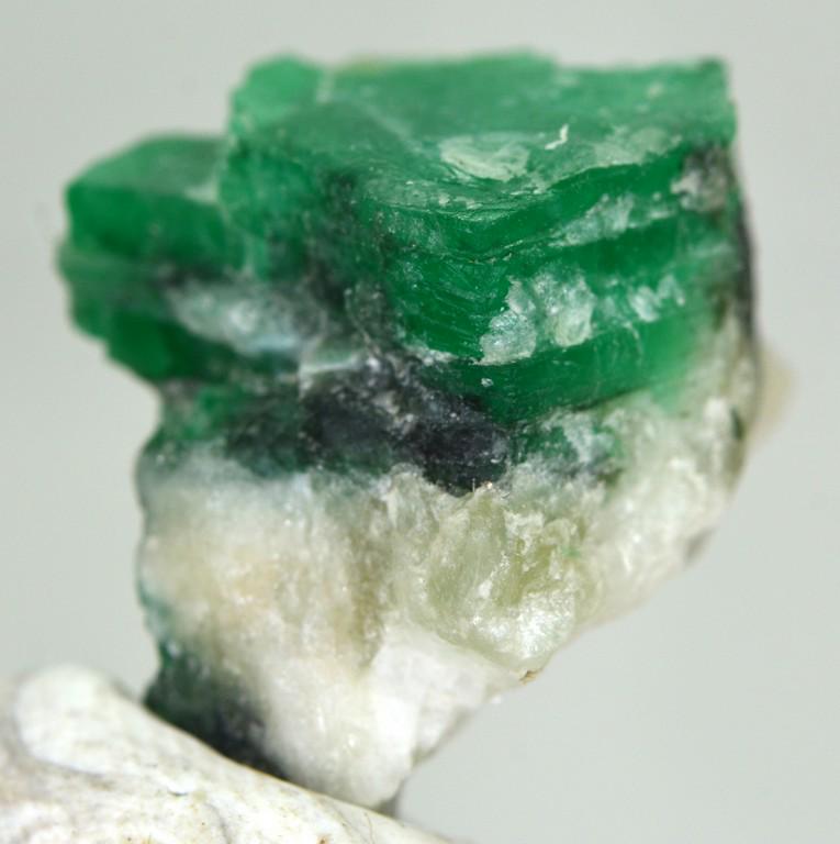 22 Carats Beautiful Emerald Specimen: No Reserve! Title: 22 Carats Beautiful Emerald Specimen Weight: 22 Carats Origin: Pakistan Materials: Specimen Size: 18x15x12 MM Additional Information: Treatment: Natural Shipping: Domestic: Flat-ra