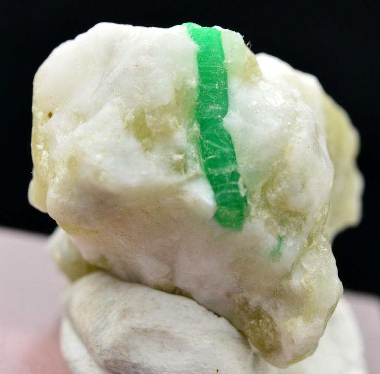 11 Grams Beautiful Emerald Specimen: No Reserve! Title: 11 Grams Beautiful Emerald Specimen Weight: 11 Grams Origin: Pakistan Materials: Specimen Size: 26x23x20 MM Additional Information: Treatment: Natural Shipping: Domestic: Flat-rate