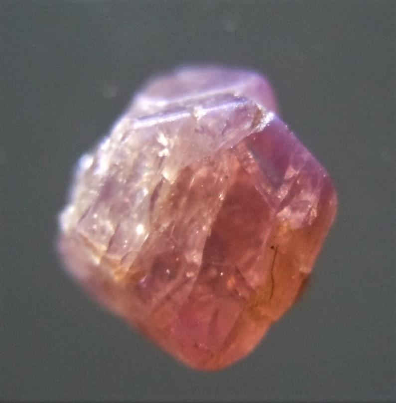 1.95 CT SPINEL OCTAHEDRON - COLOR CHANGE: Title: 1.95 CT SPINEL OCTAHEDRON - COLOR CHANGE Origin: Mogok Township, Mandalay Region, Myanmar Size: 0.6x0.55x0.45 cm / 0.39 gram Additional Information: altered spinel octahedron. untreated gemston