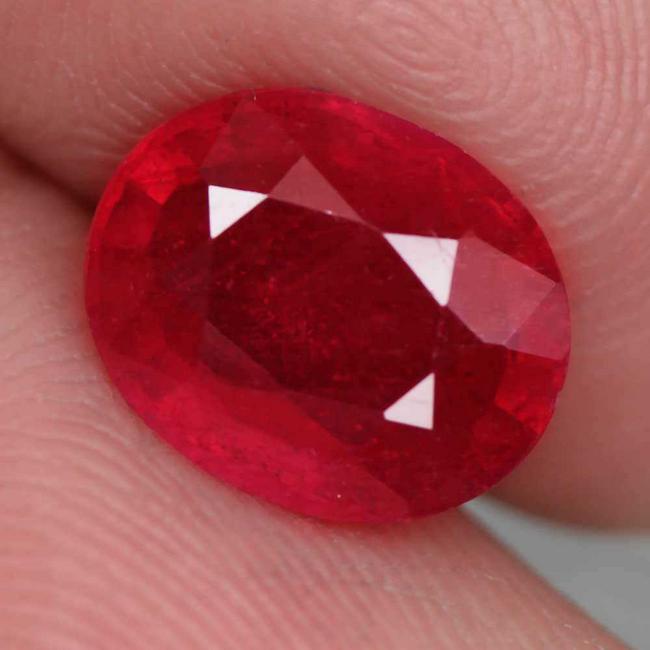 3.26 cts Natural Oval Blood Red ruby (1 of 3)