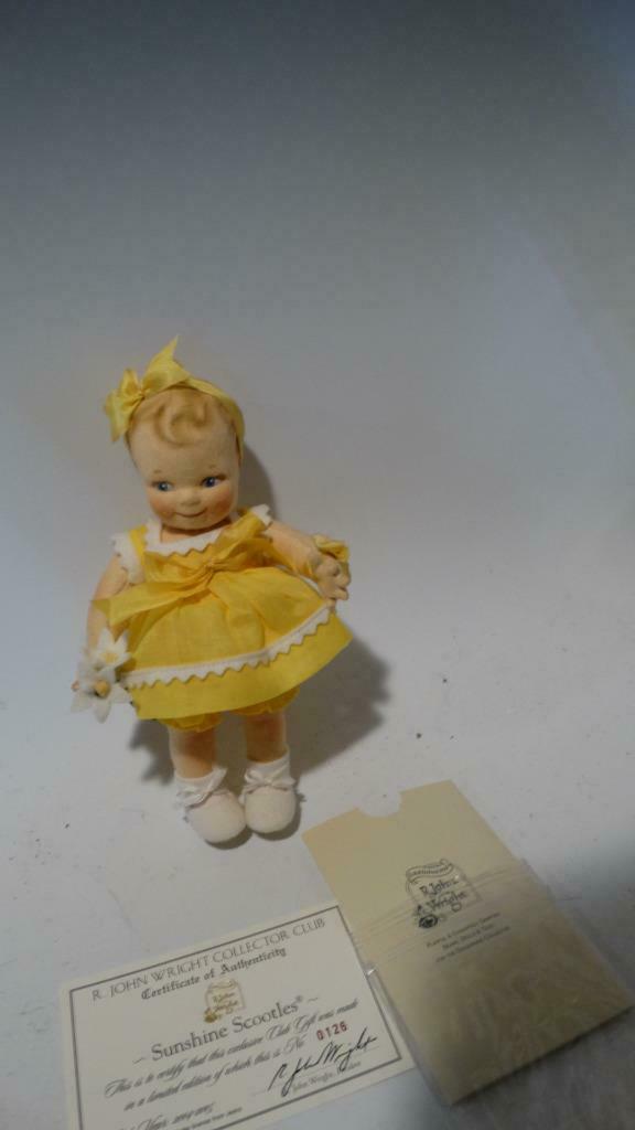 R. JOHN WRIGHT 2004 SUNSHINE SCOOTLES® 7" COLLECTORS: R. JOHN WRIGHT 2004 SUNSHINE SCOOTLES® 7" COLLECTORS CLUB COA #0126 IN CASE R. JOHN WRIGHT 2004 SUNSHINE SCOOTLES® 7" COLLECTORS CLUB COA #0126 IN CASE Click images to enlarge Description R. John Wr