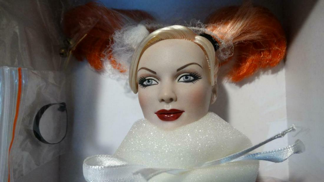 ROBERT TONNER DC COMIC STARS BOMBSHELL HARLEY QUINN 16: ROBERT TONNER DC COMIC STARS BOMBSHELL HARLEY QUINN 16 INCH DOLL NEVER OUT BOX ROBERT TONNER DC COMIC STARS BOMBSHELL HARLEY QUINN 16 INCH DOLL NEVER OUT BOX Click images to enlarge Description This i