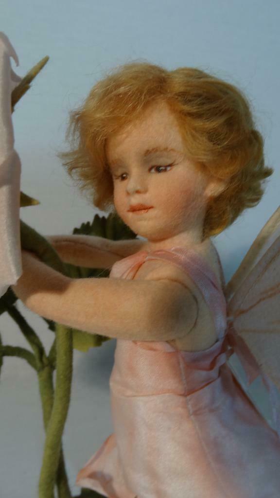 RARE 2011 R. JOHN WRIGHT ROSE FAIRY THE FAIRY FAMILY: RARE 2011 R. JOHN WRIGHT ROSE FAIRY THE FAIRY FAMILY COLLECTION #78 MIB RARE 2011 R. JOHN WRIGHT ROSE FAIRY THE FAIRY FAMILY COLLECTION #78 MIB Click images to enlarge Description RARE FLOWER FAMILIES