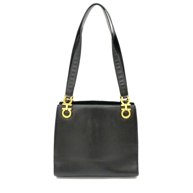 Salvatore Ferragamo Gancini Leather: Brand: Salvatore Ferragamo Model: Gancini Leather Color: Black Material: Leather Dimensions: W 31 x H 26 x D 12 cm Serial number: BC214189 Country of origin: Italy Condition: B - good condition. May h