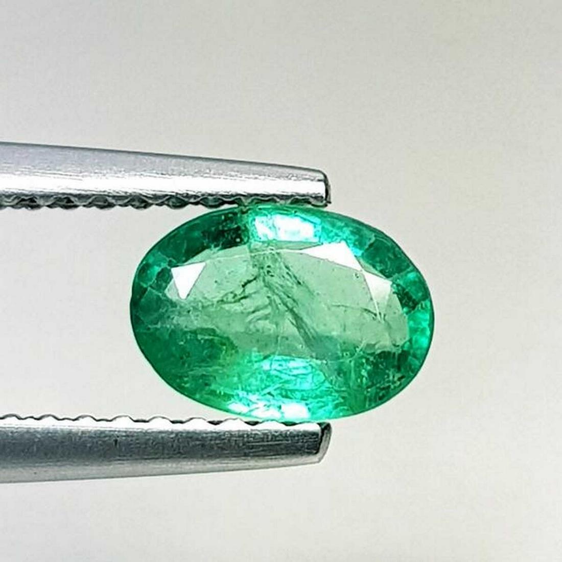 Natural Emerald Oval Cut 0.67 ct (1 of 5)