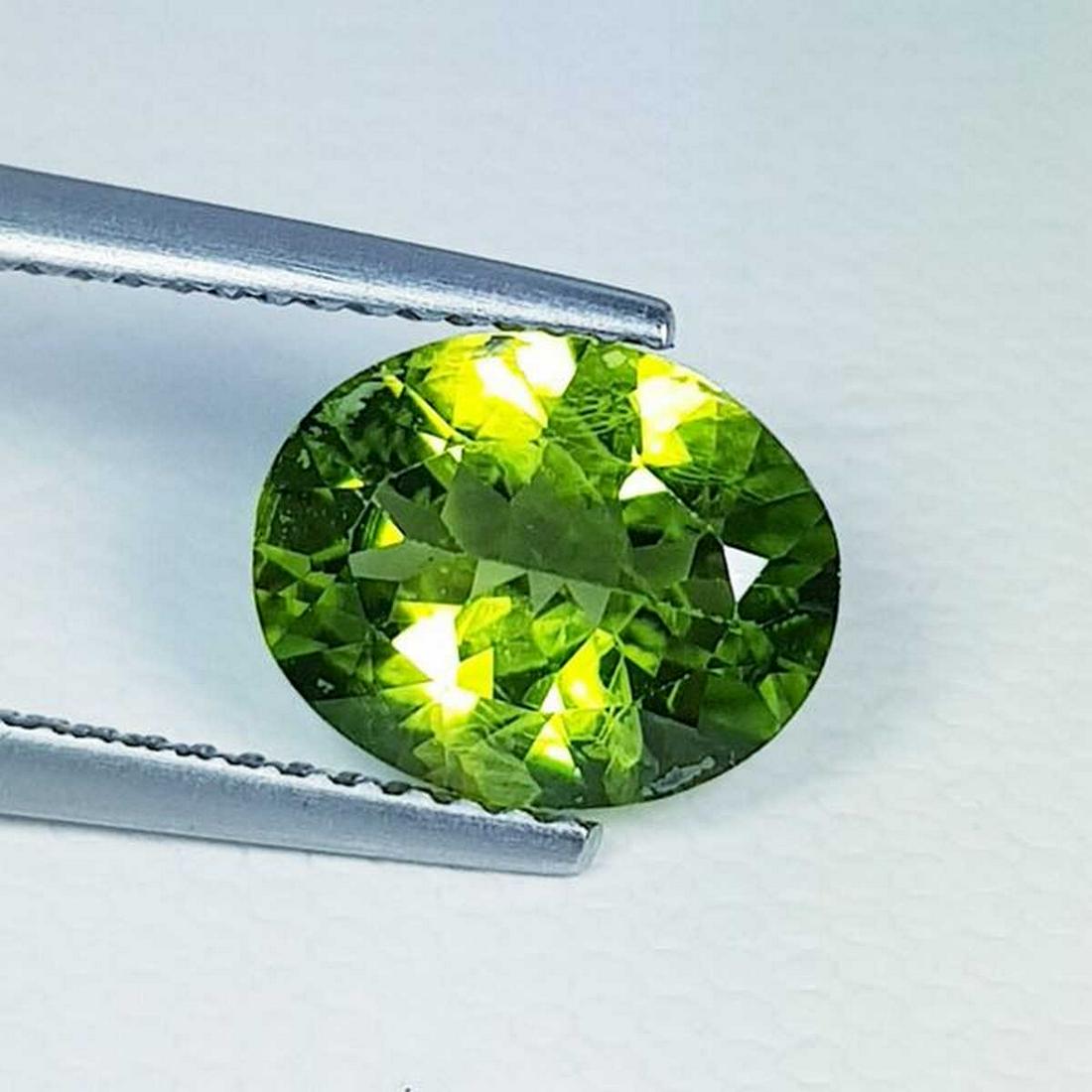 Natural Peridot Oval Cut 2.55 ct: No Reserve! Title: Natural Peridot Oval Cut 2.55 ct Color/Clarity: IF - VVS Gemstones: Loosegemstone Carat Weights: 2.55 Size/Dimensions: 10.00 x 8.10 x 4.60 Additional Information: Oval - Pakistan Sh