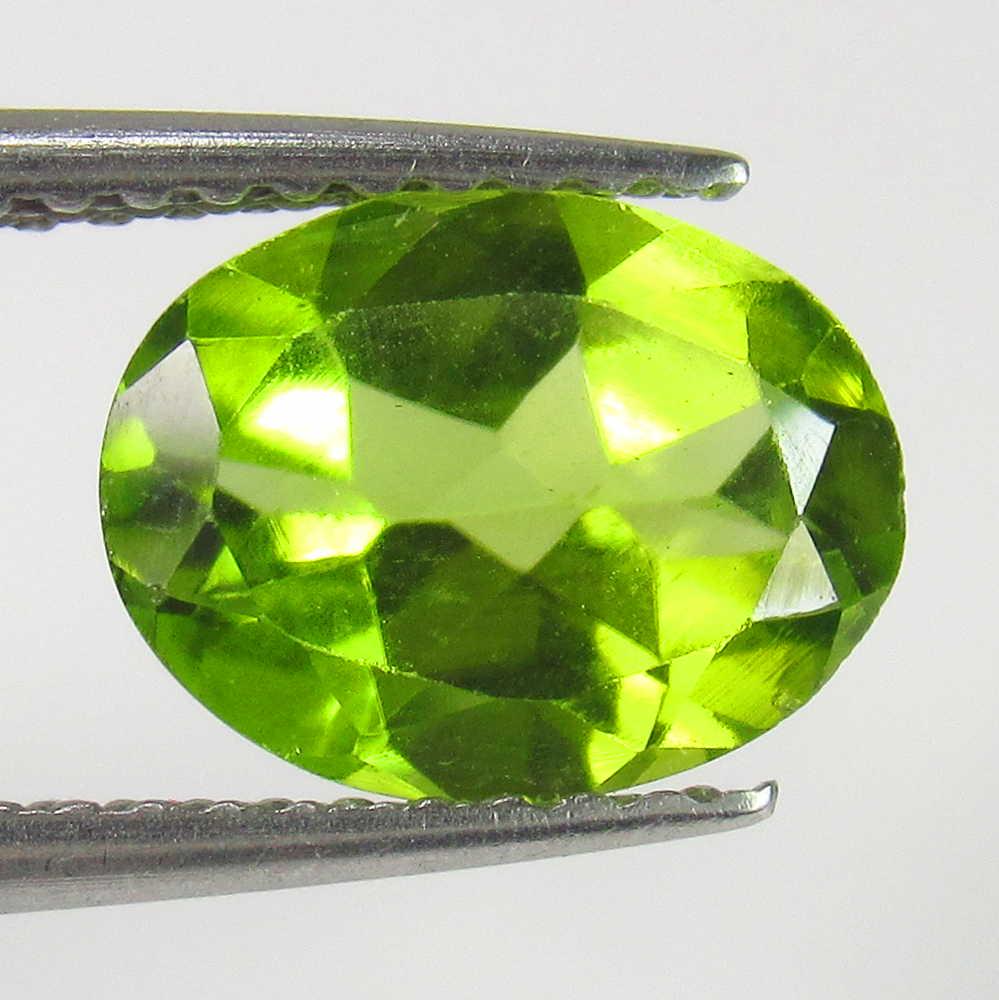 1.63 Ctw Natural Pakistan Peridot 9X7 mm Oval Cut: No Reserve! Title: 1.63 Ctw Natural Pakistan Peridot 9X7 mm Oval Cut Stone Clarity: VVS Loose Gemstone: Peridot Carat Weights: 1.63 Size/Dimensions: 9.10 x 7.00 x 4.00 mm Top Class Luster / Excellent 