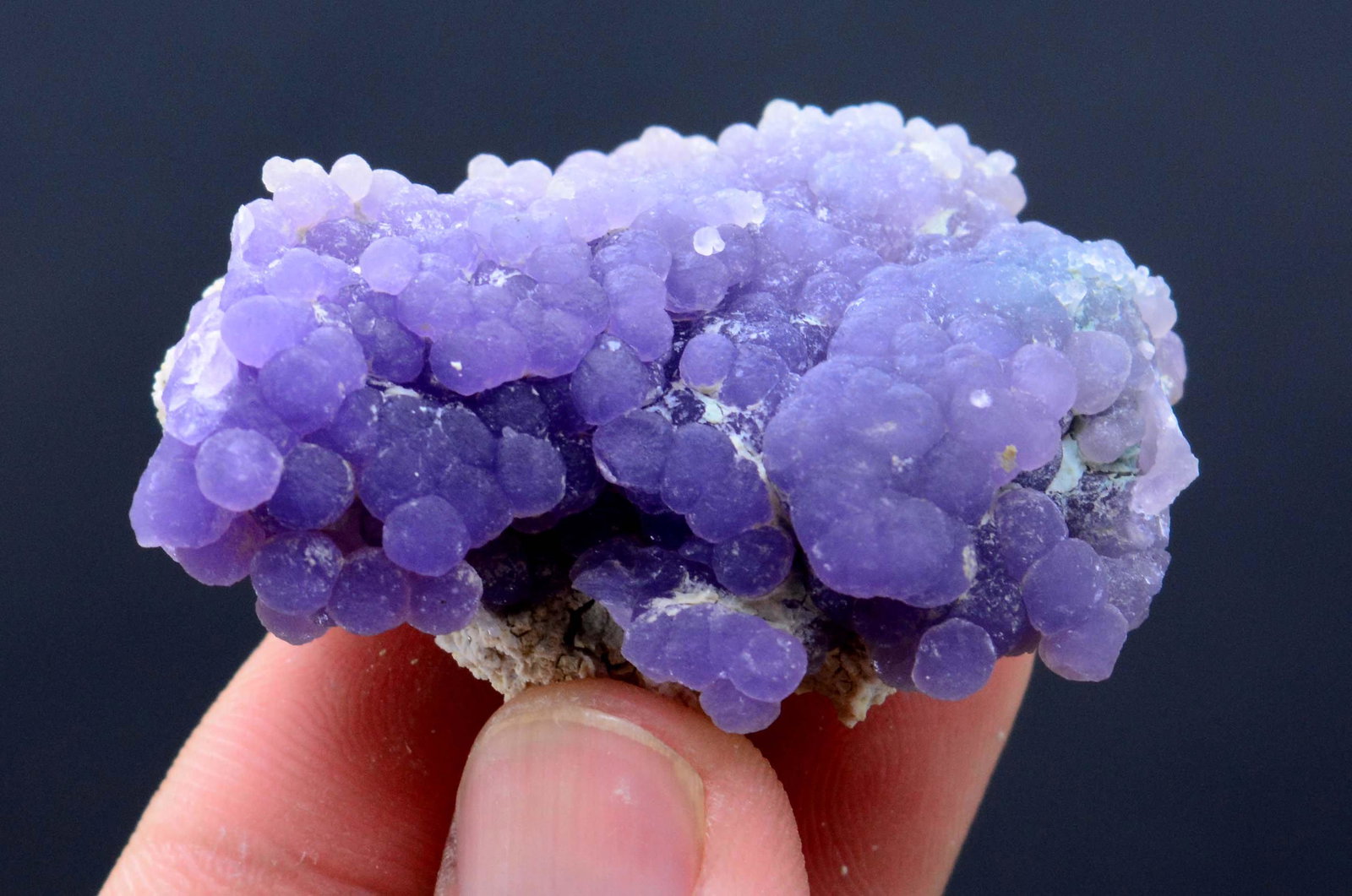 29 Grams Purple Color Grape Agate / Chalcedony From: Item details Handmade Purple Color Grape Agate / Chalcedony From Indonesia eight : 29 Grams Size : 50**35*20 mm Treatment : Natural Reagion : Indonesia DHL Ecommerce Shipping