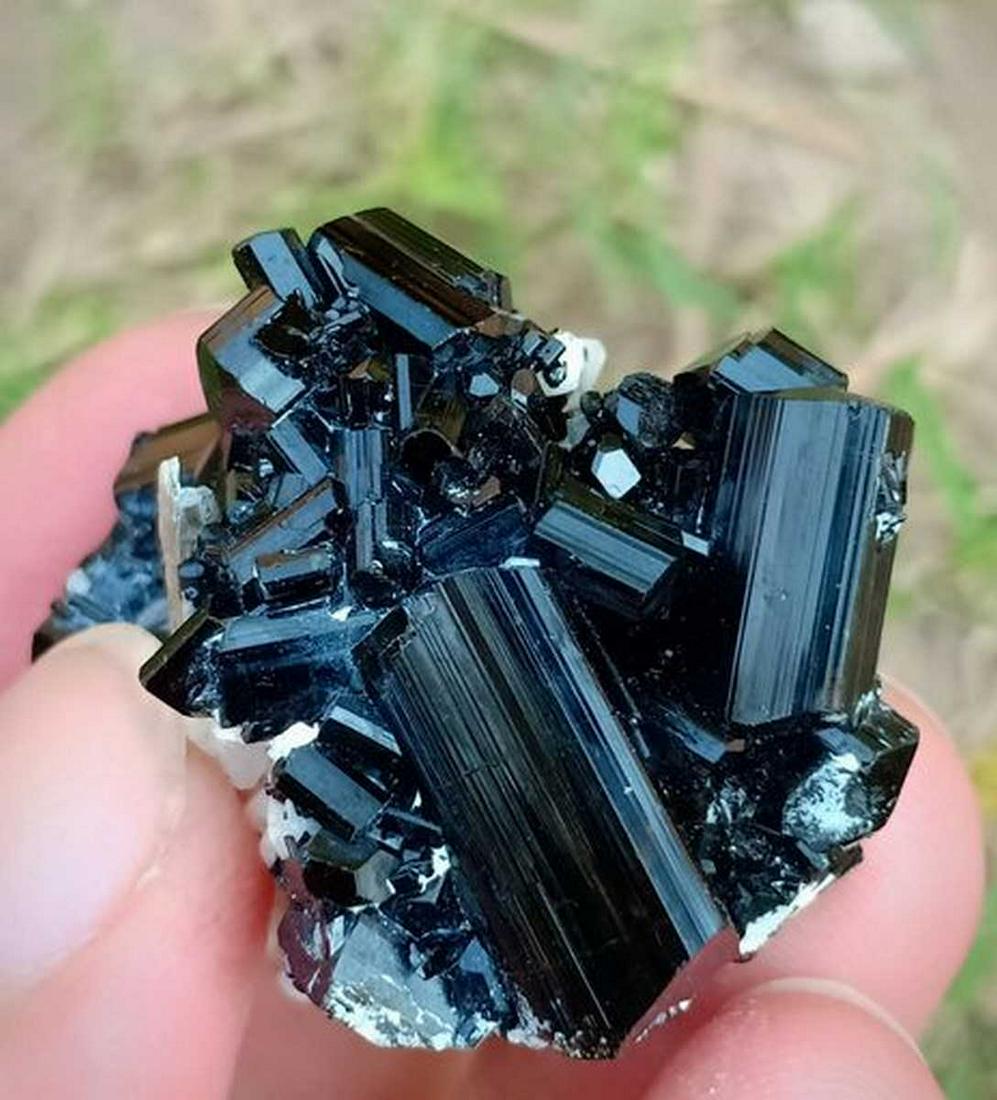 14 Gram Beautiful Lustre Black Natural Tourmaline: Title: 14 Gram Beautiful Lustre Black Natural Tourmaline Specimen Treatment: Natural Gemstone: Black Tourmaline Weight: 14 Gram Size/Dimensions: 31x26x16 mm Origin: Pakistan Reserve: $10.00 Shipping: