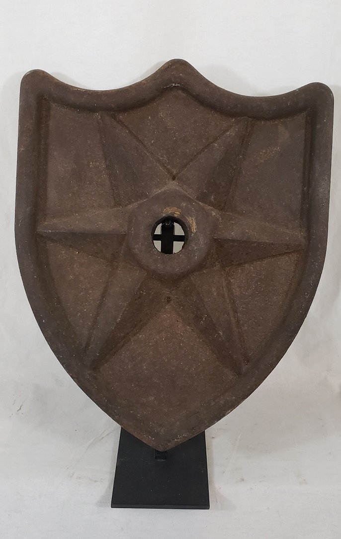Cast iron federal shield architectural end iron ca: Title: Cast iron federal shield architectural end iron ca 1870's Dimension: 15" high x 12" wide x 1" thick Provenance:An impressive star and federal shield architectural end iron from a commercial bri