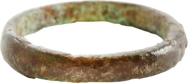VIKING WOMAN’S WEDDING RING SZ 2: No Reserve! Bronze. 2.5mm rounded face band. Size 2 for the small finger as was the custom. Surface with variegated patina from burial. Vikings exchanged rings o the pommel of the groom’s sword. Shi