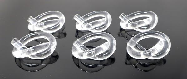 Dorothy Thorpe Knotted Lucite Napkin Rings: American designer Dorothy Thorpe is known for her simple and classic take on Lucite and glass tabletop products. Her style is beautifully reflected in this set of six mid-century modern knotted lucite